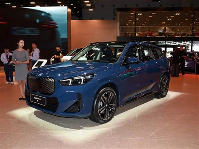 Mẫu SUV điện BMW IX1 2025